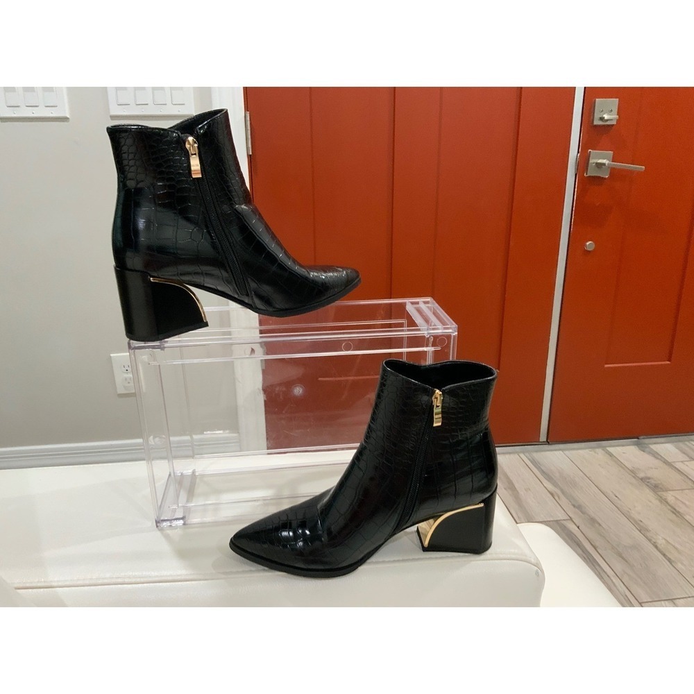 Torgeis Black Croc Embossed Pointed Toe Ankle Boots Gold Heel Detail Size 8.5